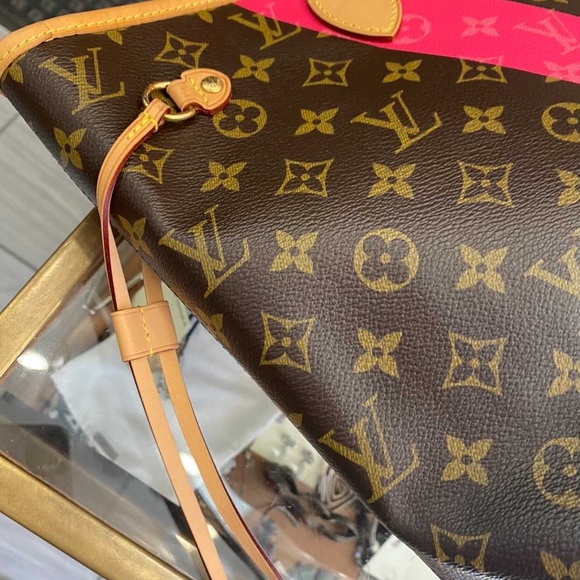 Authentic Louis Vuitton Pink Monogram V Neverfulll MM - Picture 7 of 14